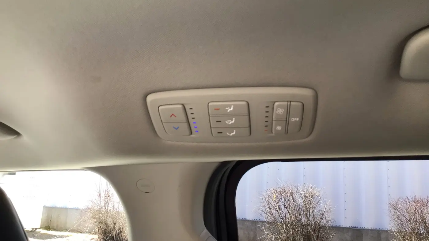 2022 Kia Carnival LX