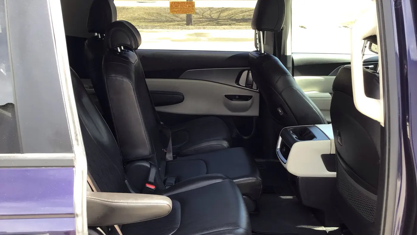 2022 Kia Carnival LX