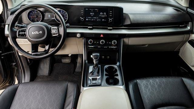 2023 Kia Carnival LX