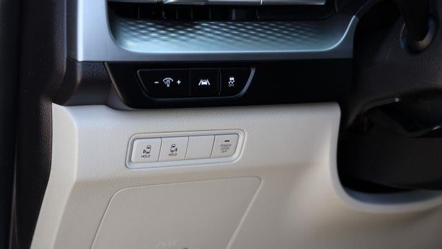 2023 Kia Carnival LX