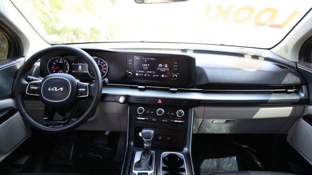 2023 Kia Carnival LX