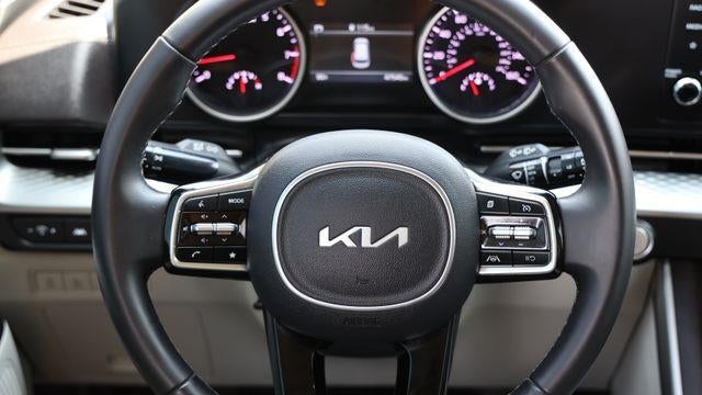 2023 Kia Carnival LX