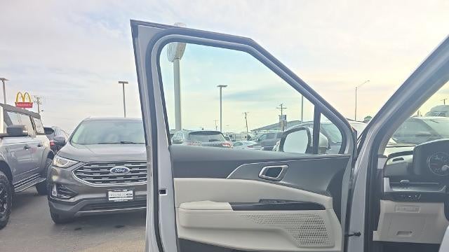 2023 Kia Carnival LX