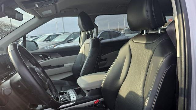 2023 Kia Carnival LX