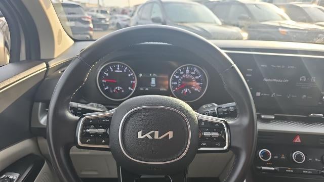 2023 Kia Carnival LX
