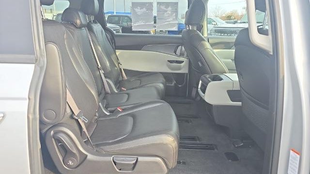 2023 Kia Carnival LX