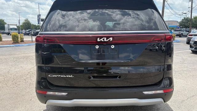 2022 Kia Carnival LX