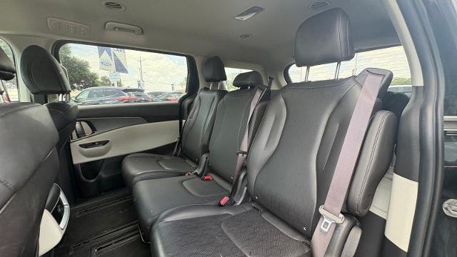 2022 Kia Carnival LX