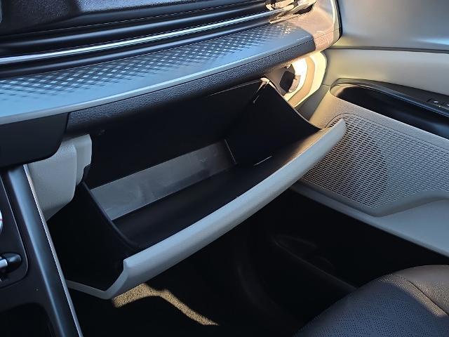 2023 Kia Carnival - $28,588