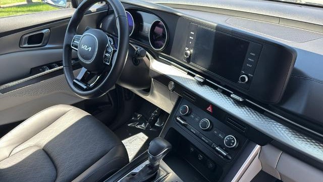 2024 Kia Carnival LX