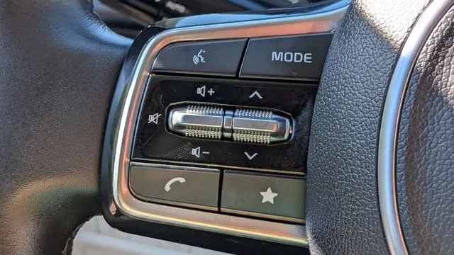 2023 Kia Carnival LX