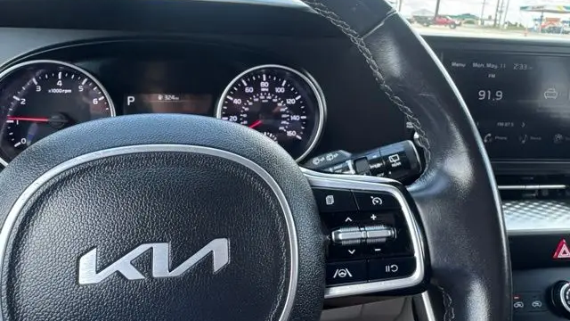 2023 Kia Carnival LX
