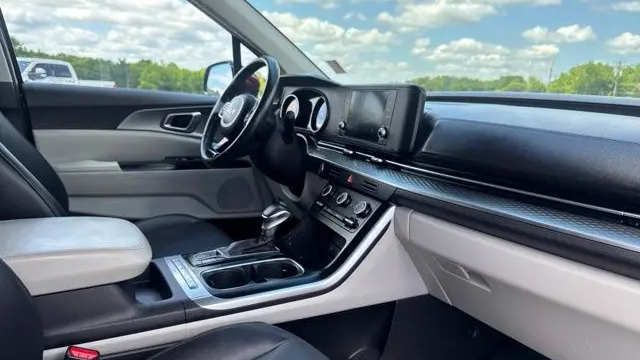 2023 Kia Carnival LX