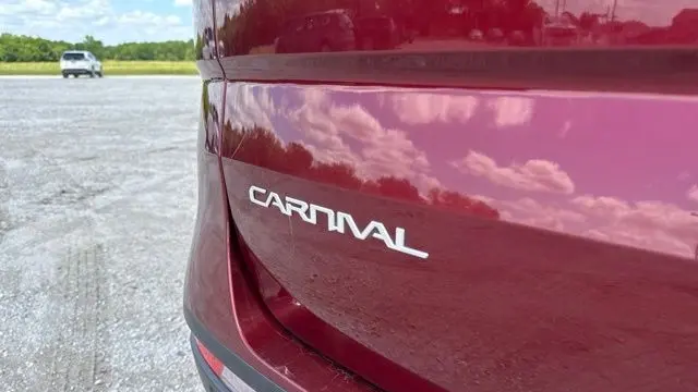 2023 Kia Carnival LX