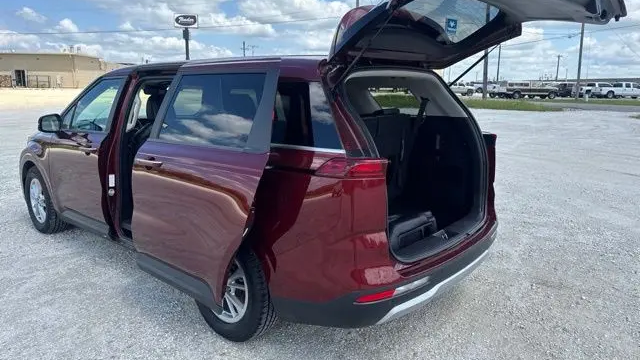 2023 Kia Carnival LX