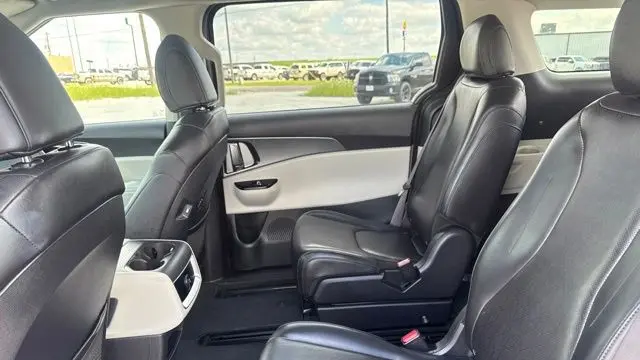 2023 Kia Carnival LX