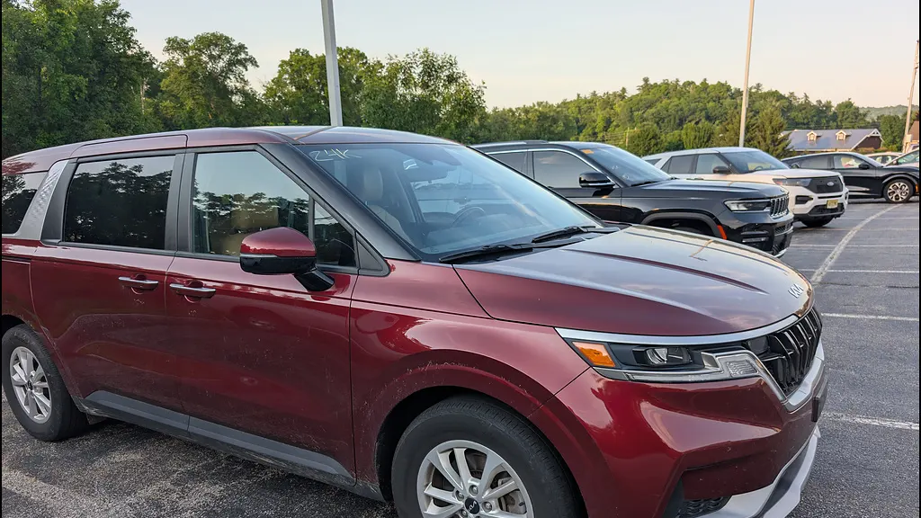 2024 Kia Carnival LX