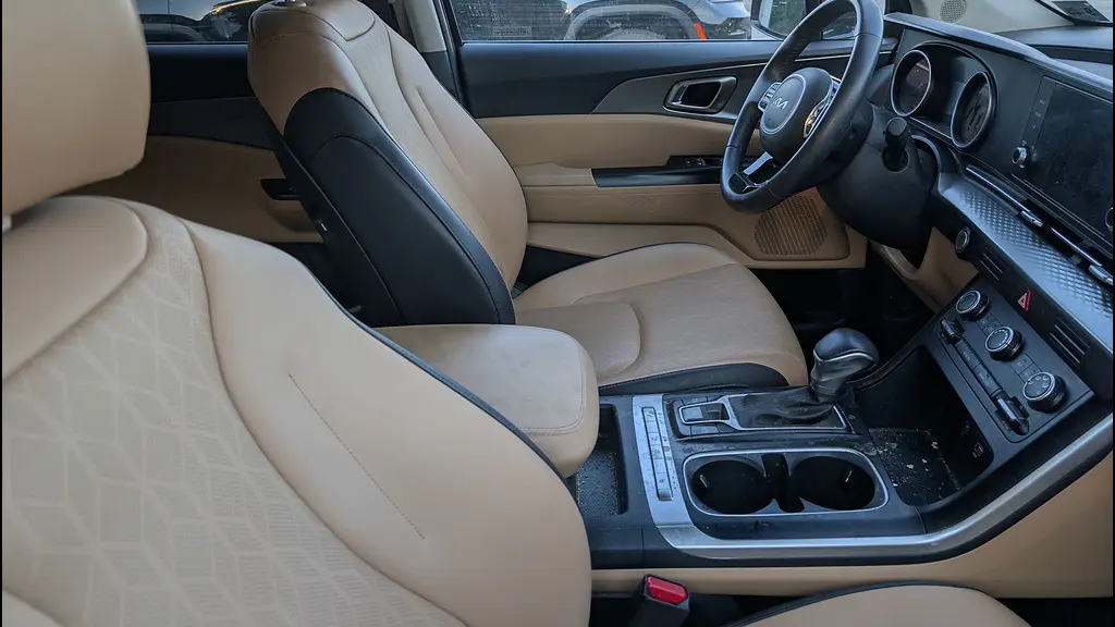 2024 Kia Carnival LX