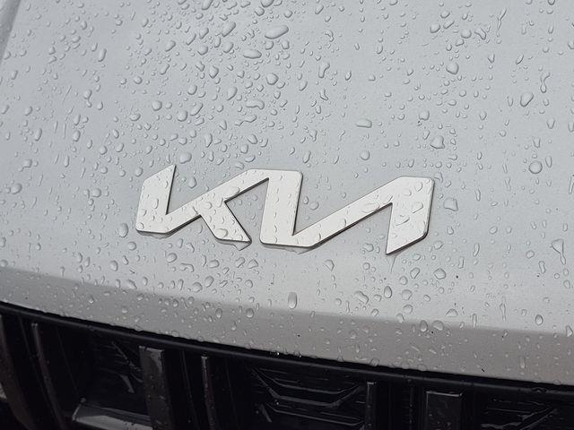 2023 Kia Carnival - $23,500