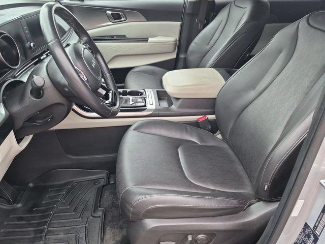 2023 Kia Carnival - $23,500
