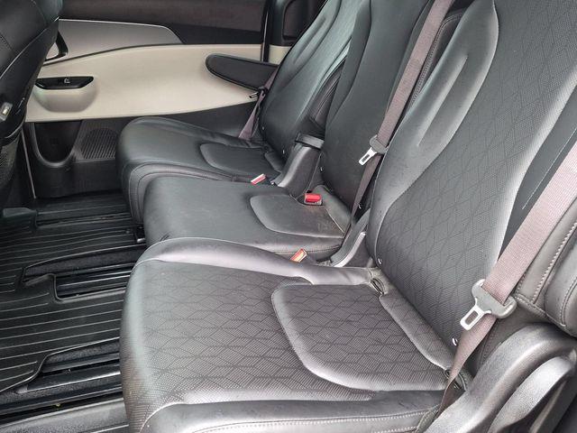 2023 Kia Carnival - $23,500