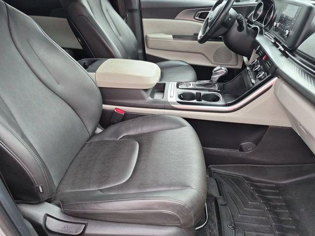 2023 Kia Carnival - $23,500