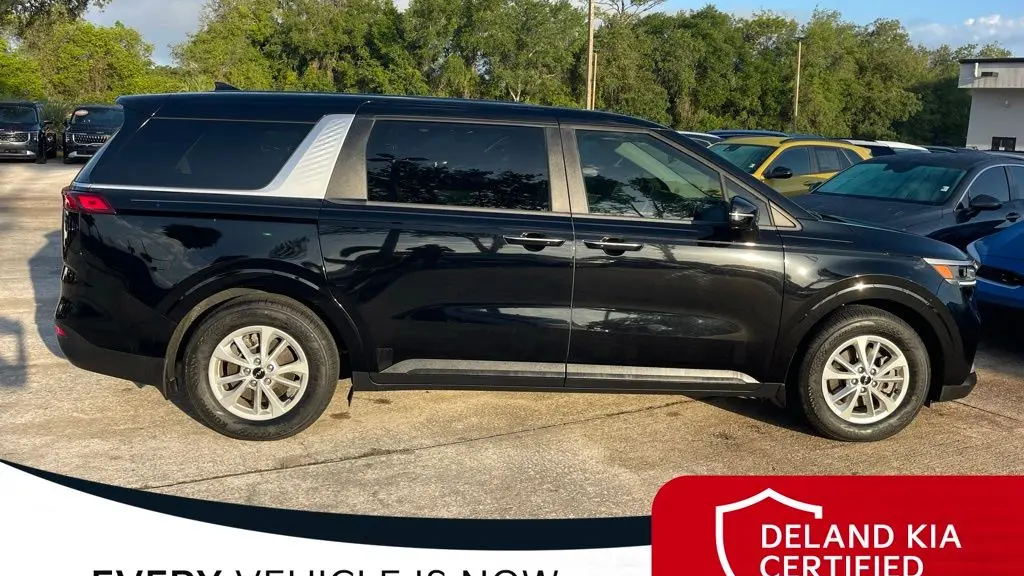2024 Kia Carnival LX