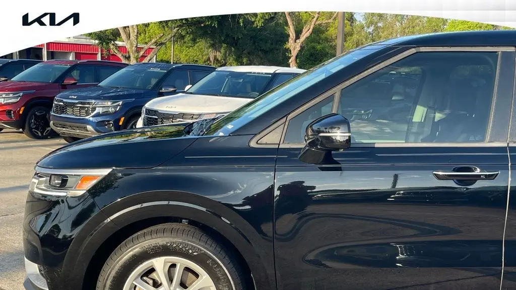 2024 Kia Carnival LX