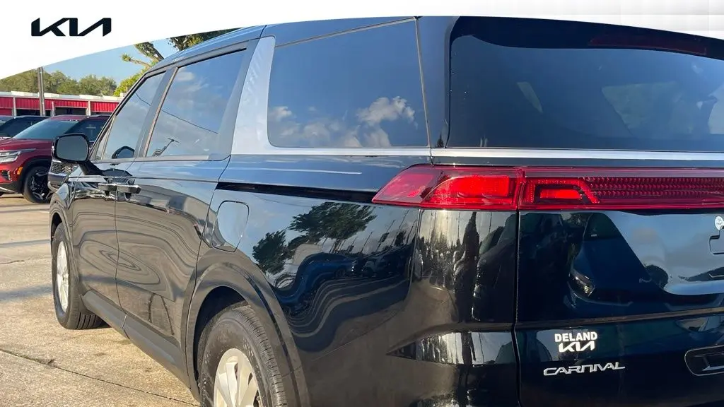 2024 Kia Carnival LX