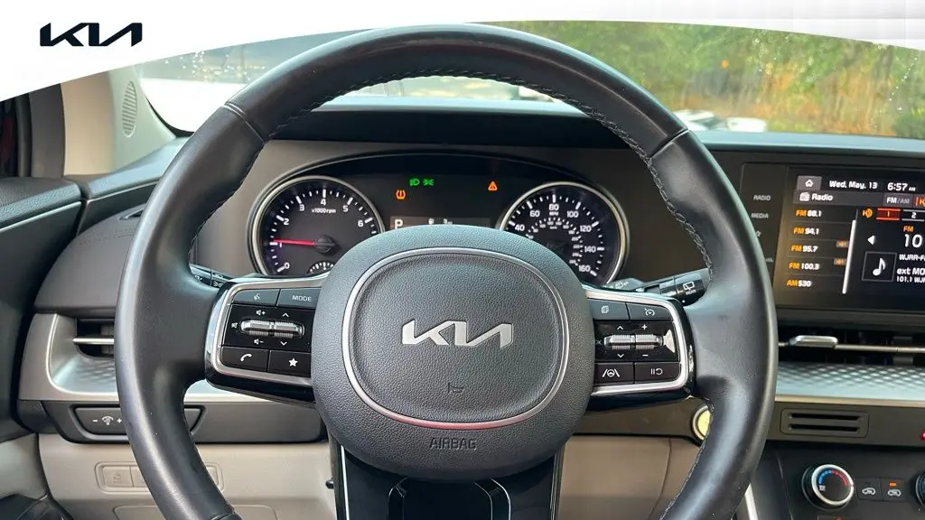 2024 Kia Carnival LX
