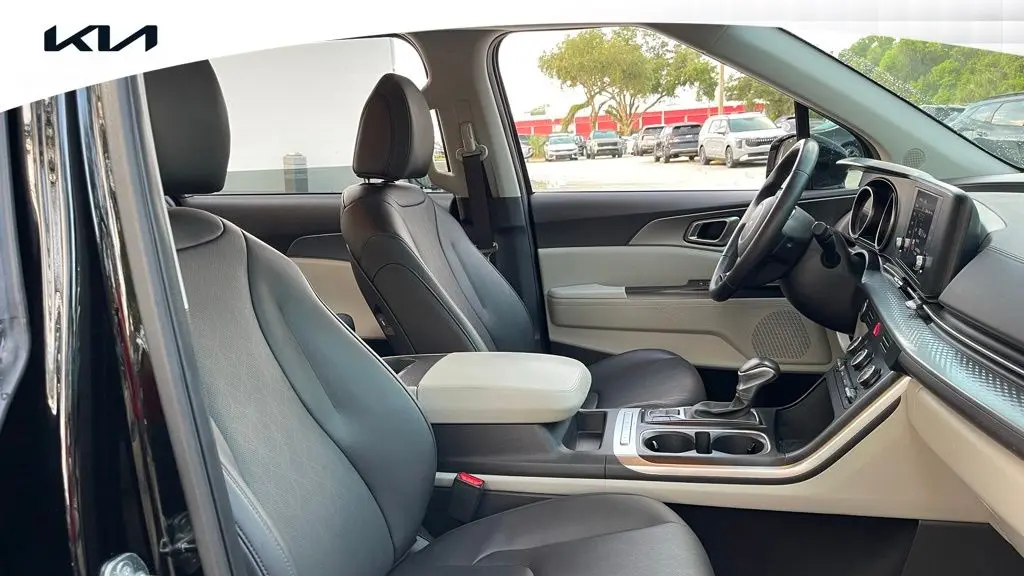 2024 Kia Carnival LX