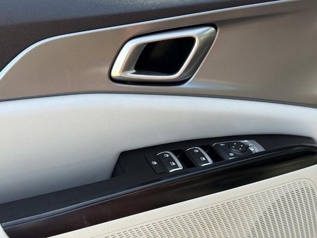 2023 Kia Carnival - $26,885