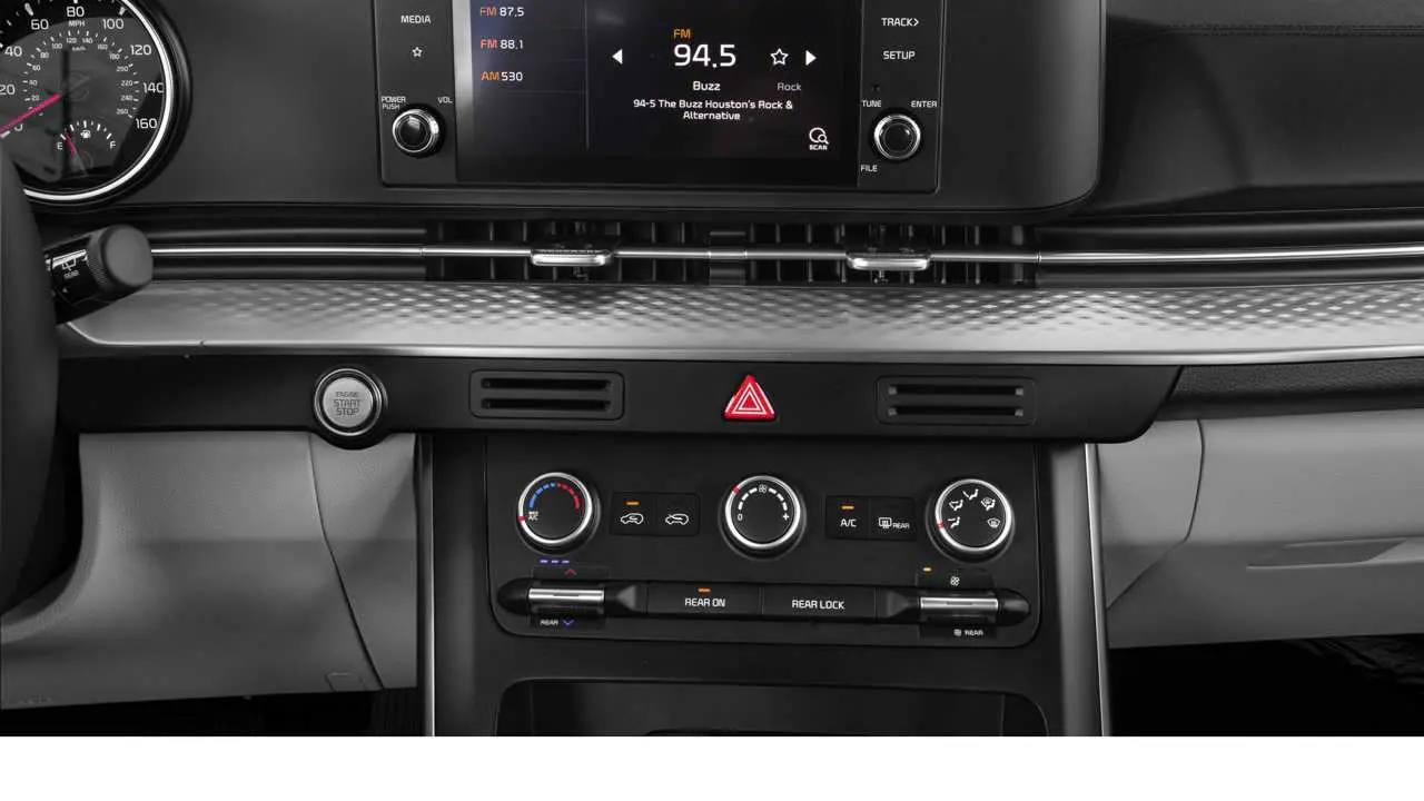 2022 Kia Carnival LX