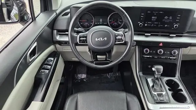 2024 Kia Carnival LX