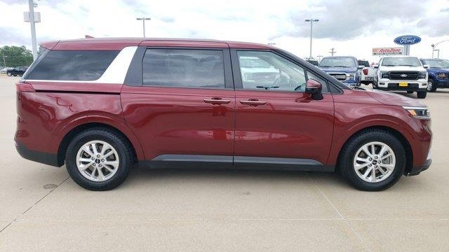2023 Kia Carnival LX