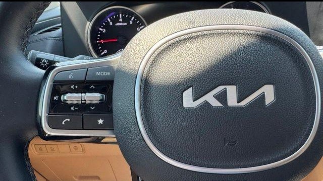 2023 Kia Carnival LX