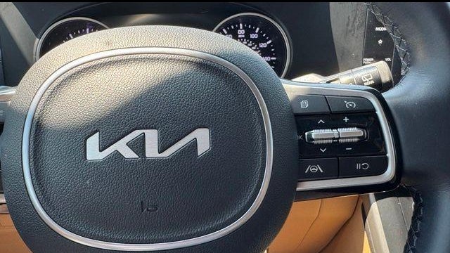 2023 Kia Carnival LX