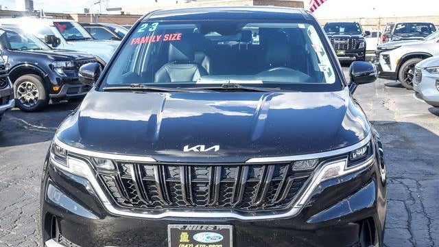 2023 Kia Carnival LX