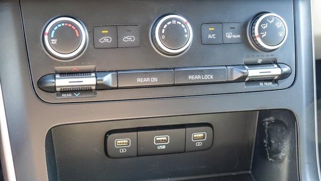 2023 Kia Carnival LX