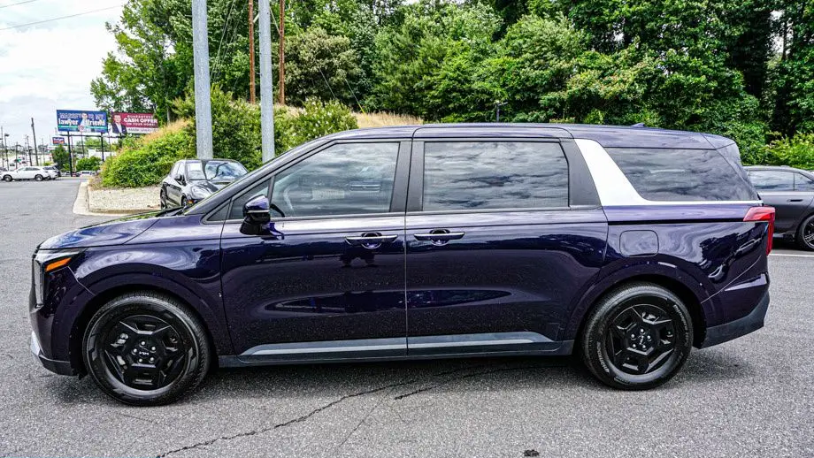2025 Kia Carnival LXS