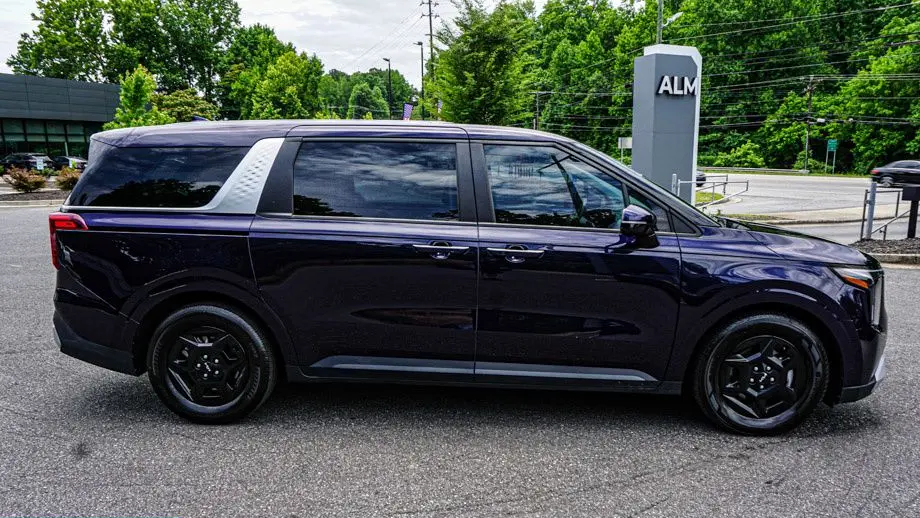 2025 Kia Carnival LXS