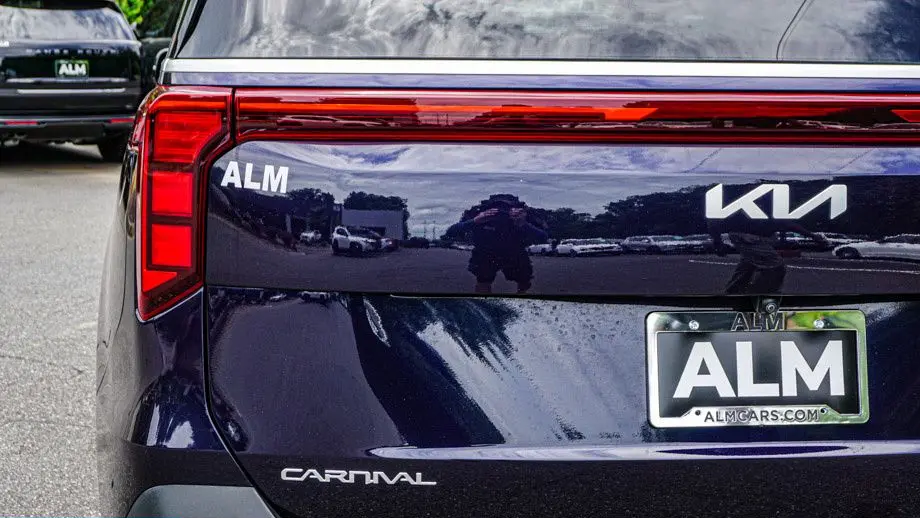 2025 Kia Carnival LXS