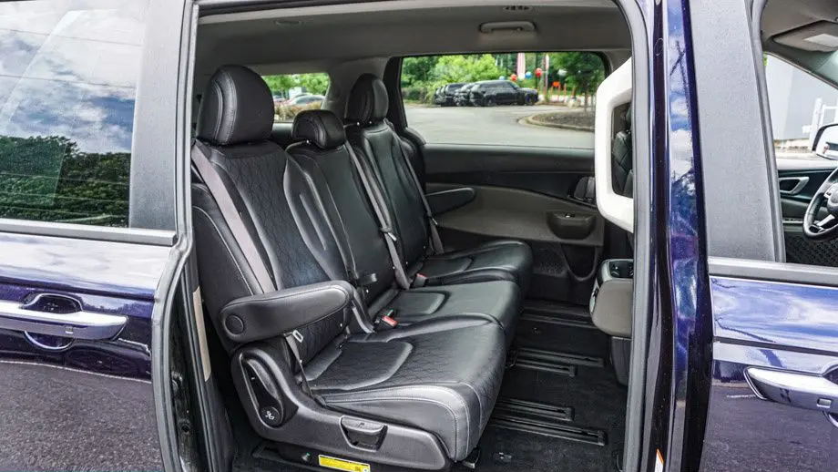 2025 Kia Carnival LXS