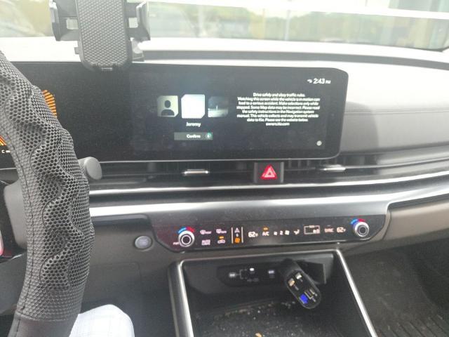 2025 Kia Carnival - $35,000