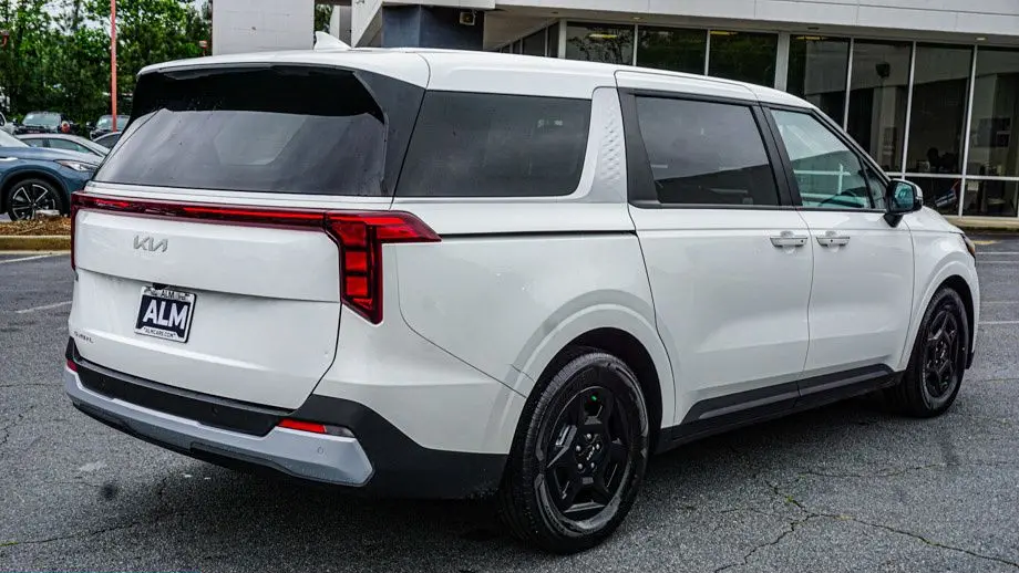 2025 Kia Carnival LXS