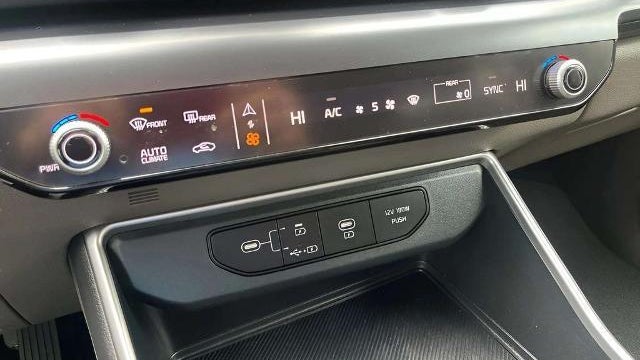 2025 Kia Carnival LXS