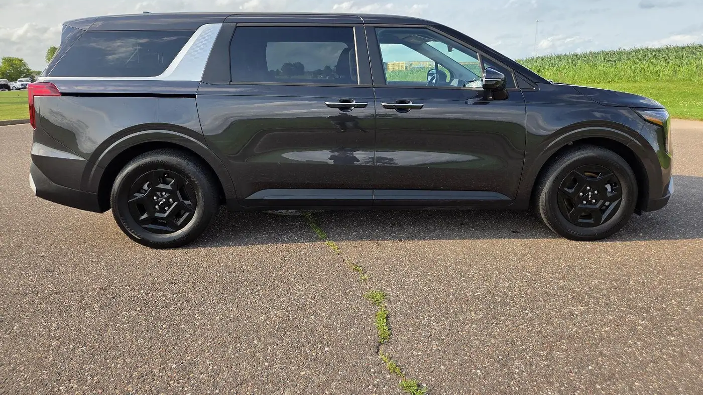 Preowned 2026 Kia Carnival LX for Sale