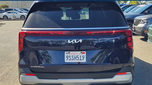 2025 Kia Carnival LX