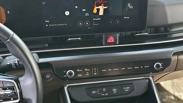 2025 Kia Carnival LX