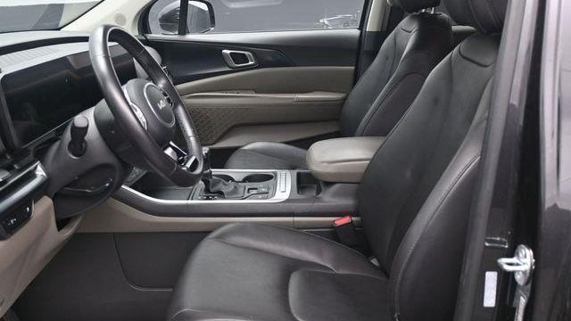 2025 Kia Carnival LX